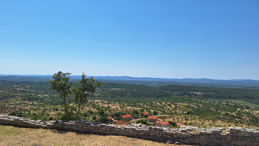 Pogled na Ravne kotare.