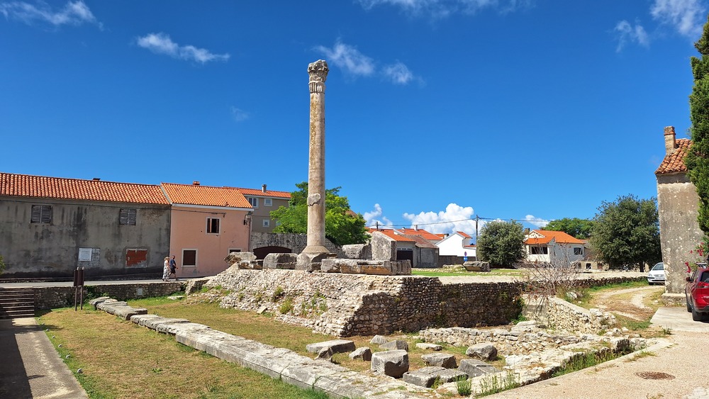 Nin, ostaci rimskog hrama iz prvog stoljeća
