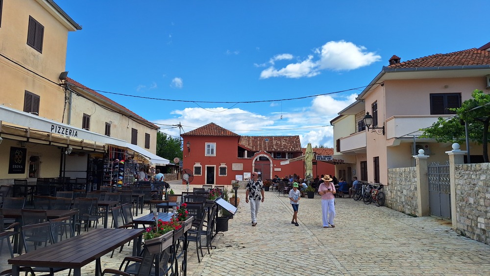 Nin, glavni gradski trg